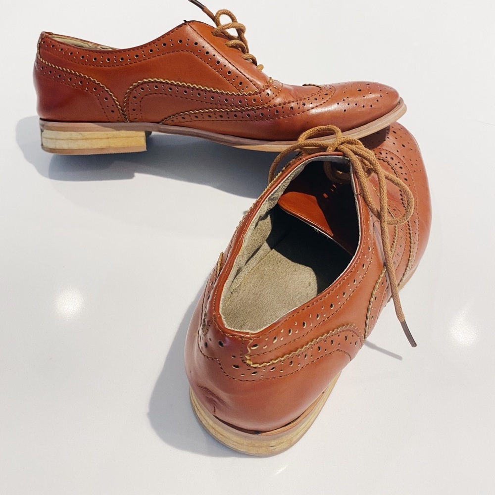 Wanted Size 8 Tan Oxford with Wingtip detail